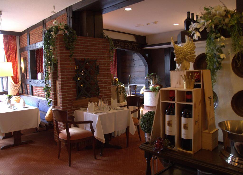 Romantisches Hotel Menzhausen Uslar Buitenkant foto