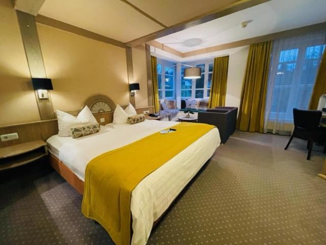 Romantisches Hotel Menzhausen Uslar Buitenkant foto