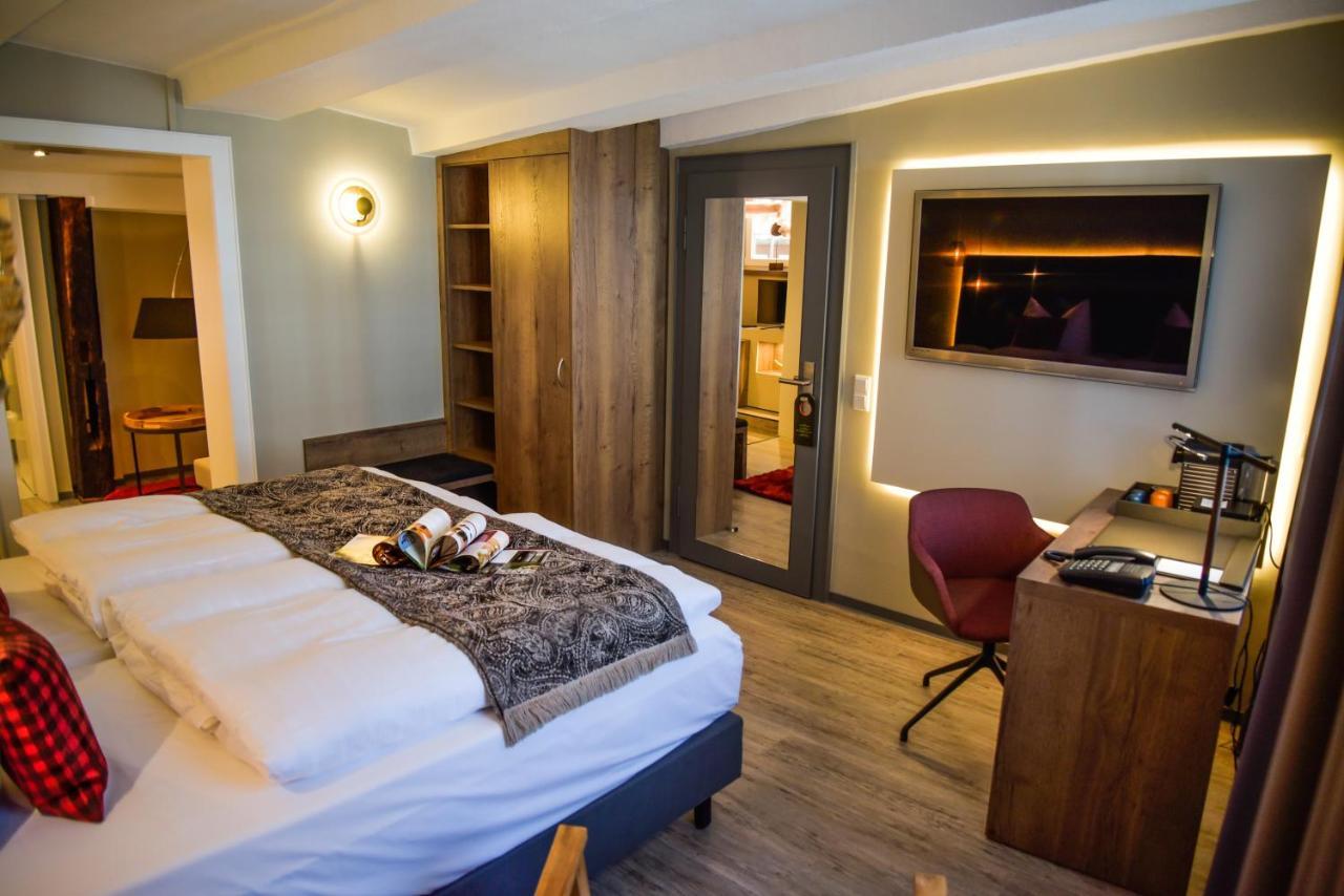 Romantisches Hotel Menzhausen Uslar Buitenkant foto