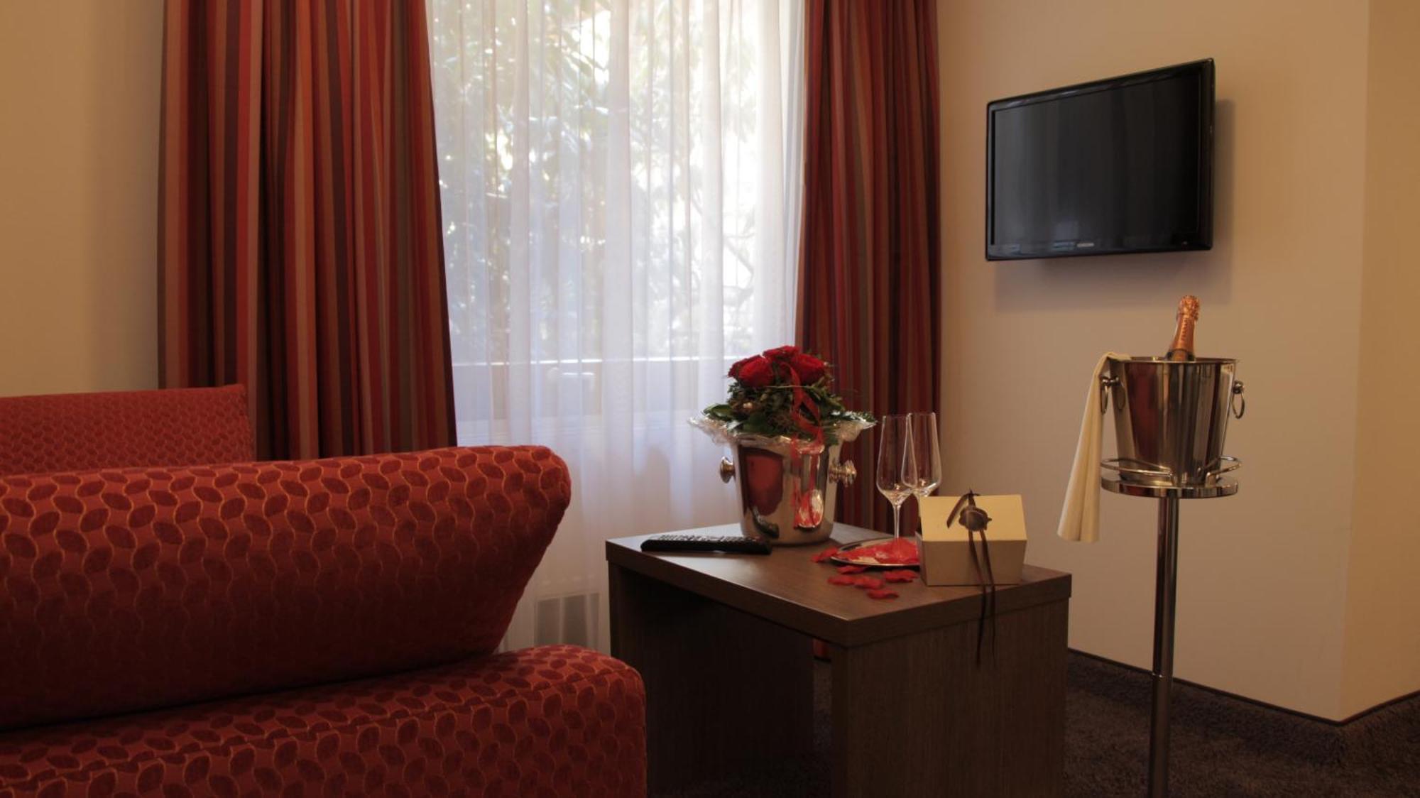 Romantisches Hotel Menzhausen Uslar Buitenkant foto