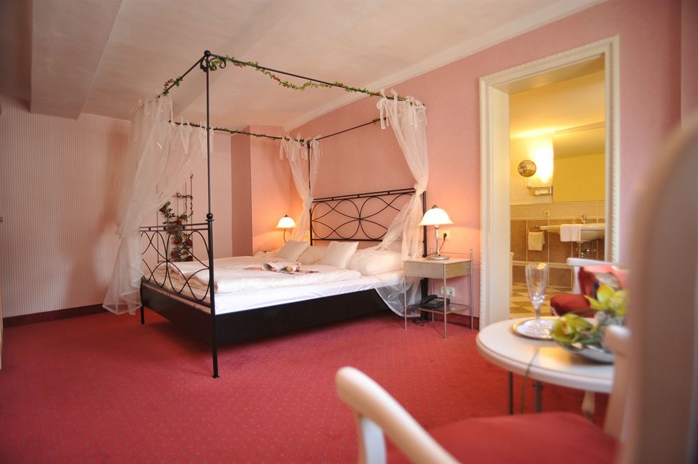 Romantisches Hotel Menzhausen Uslar Buitenkant foto