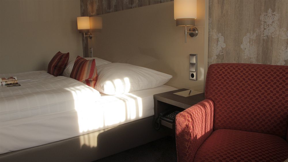 Romantisches Hotel Menzhausen Uslar Buitenkant foto