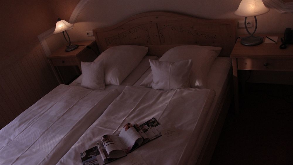 Romantisches Hotel Menzhausen Uslar Buitenkant foto