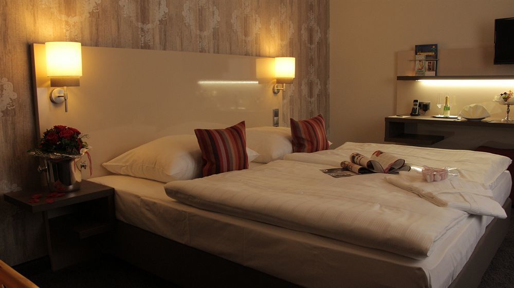 Romantisches Hotel Menzhausen Uslar Buitenkant foto