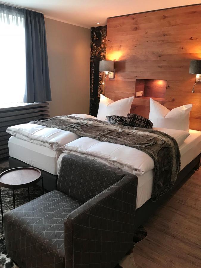 Romantisches Hotel Menzhausen Uslar Buitenkant foto