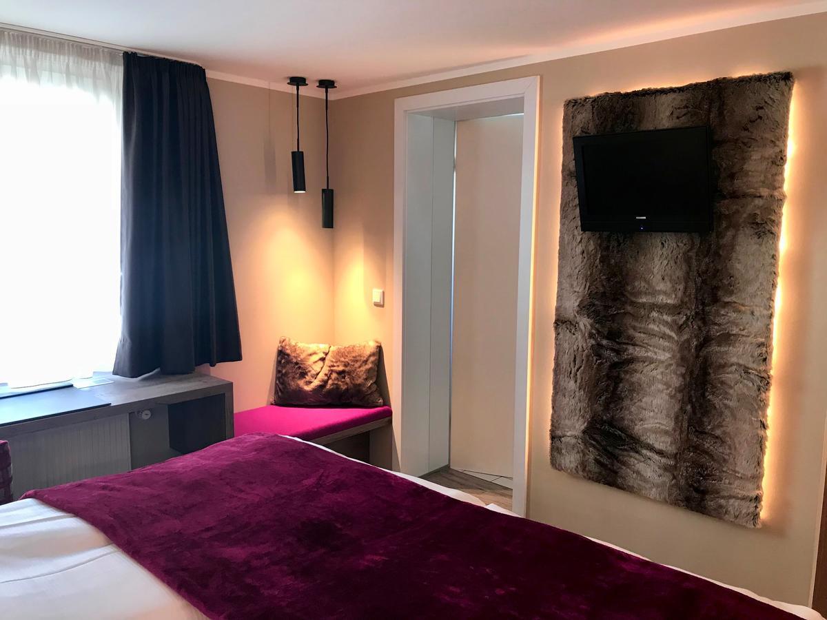 Romantisches Hotel Menzhausen Uslar Buitenkant foto