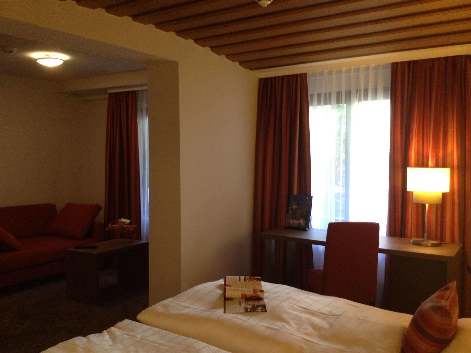 Romantisches Hotel Menzhausen Uslar Buitenkant foto